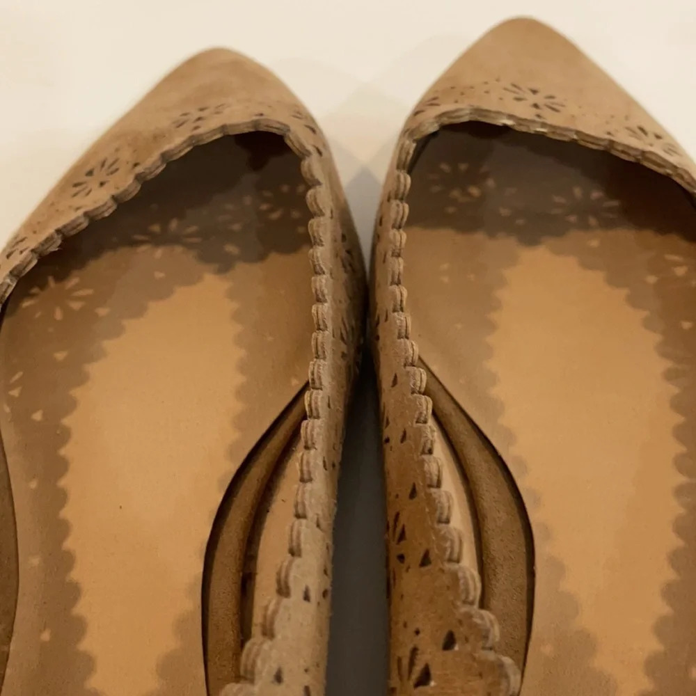 Joe’s Pointy Almond Toe Suede Cutout Flats Tan size 8.5 - Picture 6 of 16